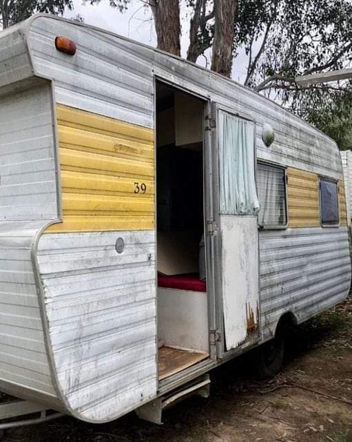 Good People Gave a Homeless Woman an Old Trailer: The Woman Turned It Into a Cozy House In The Middle Of The Forest! 